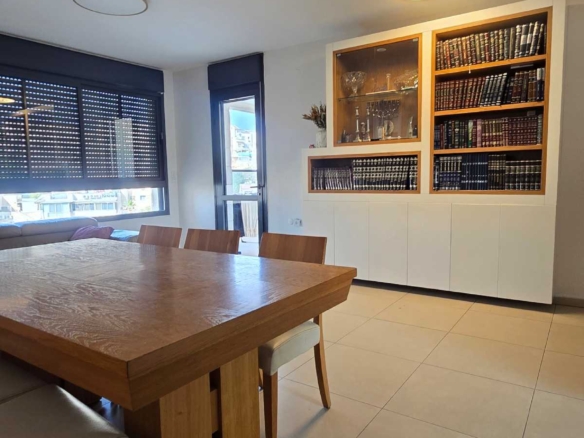 4 Bedroom Apartment for Sale in M3 Donna, Ramat Beit Shemesh